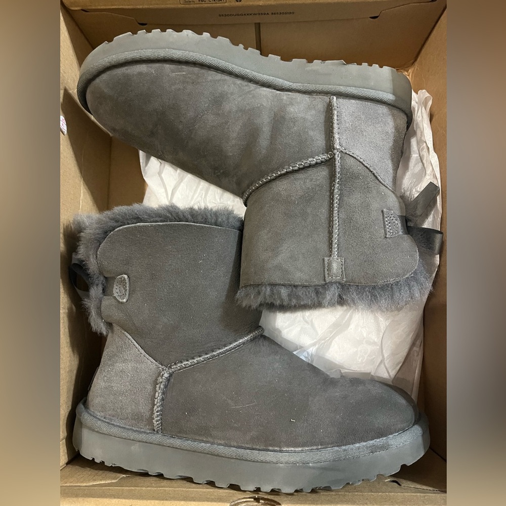 UGG Women's Bailey Bow Ii Fashion Boot grey size 8
